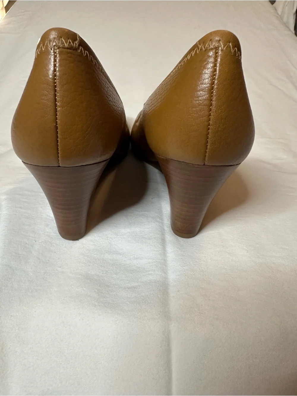 Tory Burch Sally 2 Peep Toe Wedge Pumps Tan Brown Leather Cognac Logo Size 7